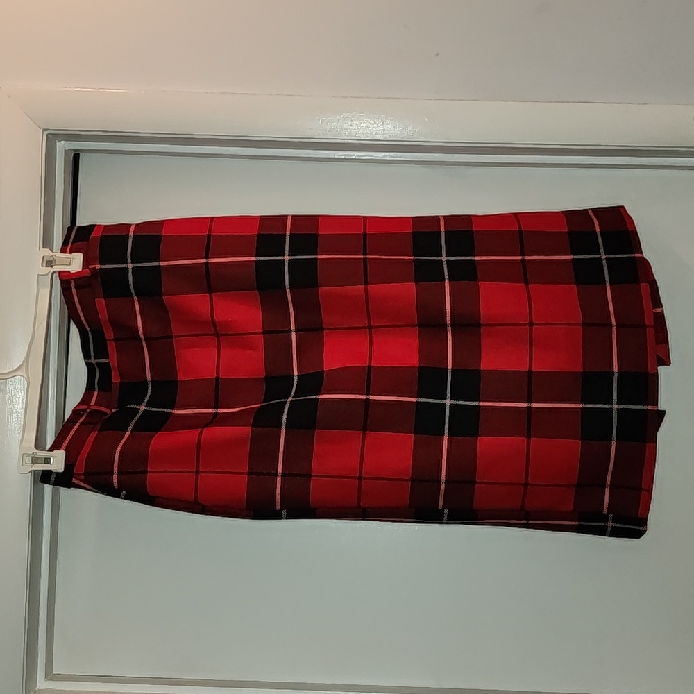 Red plaid pencil skirt by Akaiv size large no belt